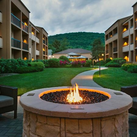 Courtyard By Marriott Mahwah Hotel Екстериор снимка