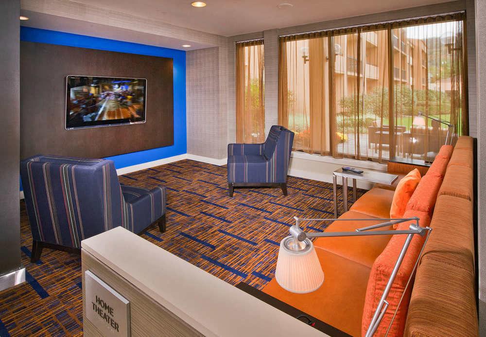 Courtyard By Marriott Mahwah Hotel Екстериор снимка
