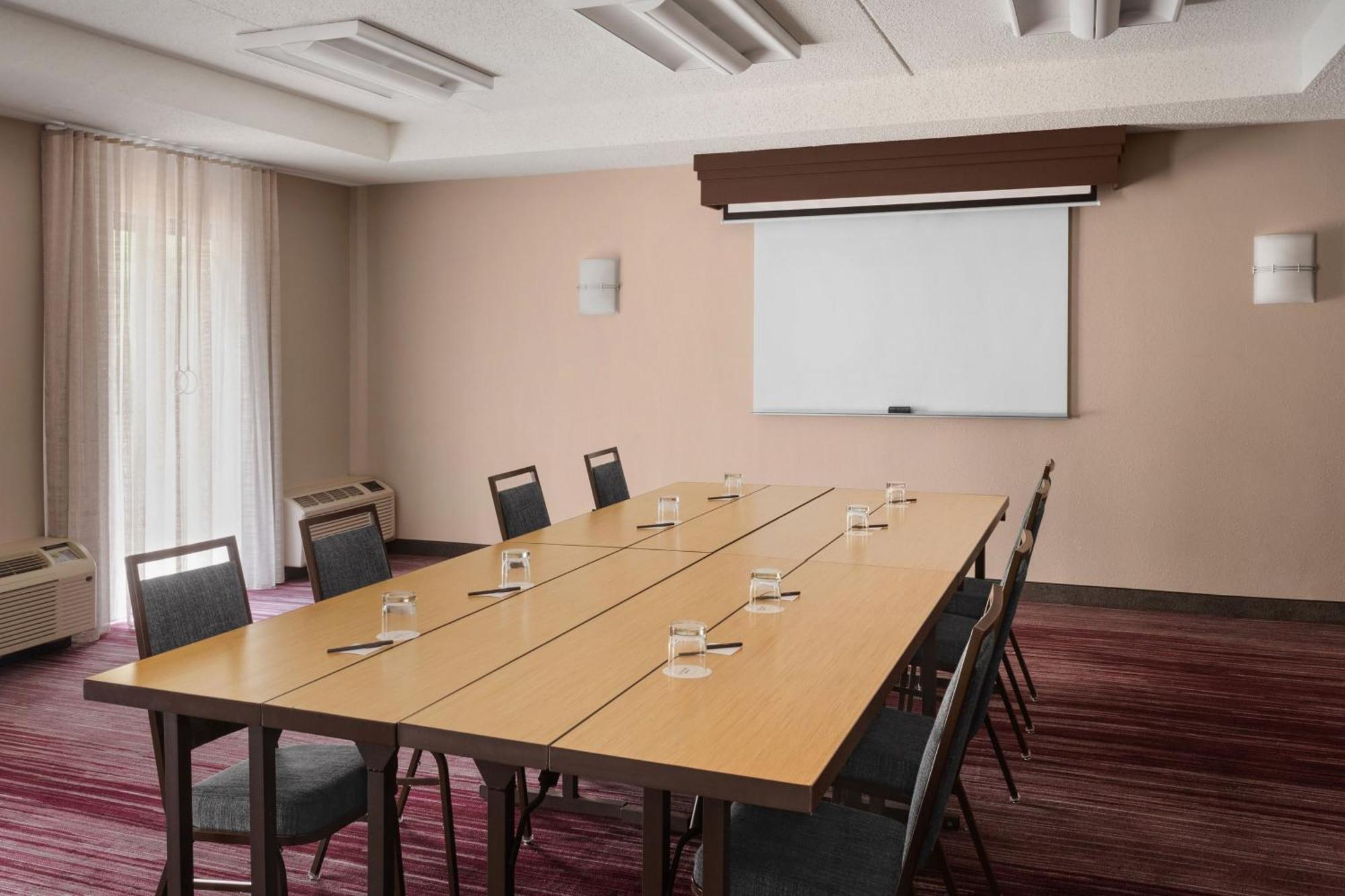 Courtyard By Marriott Mahwah Hotel Екстериор снимка