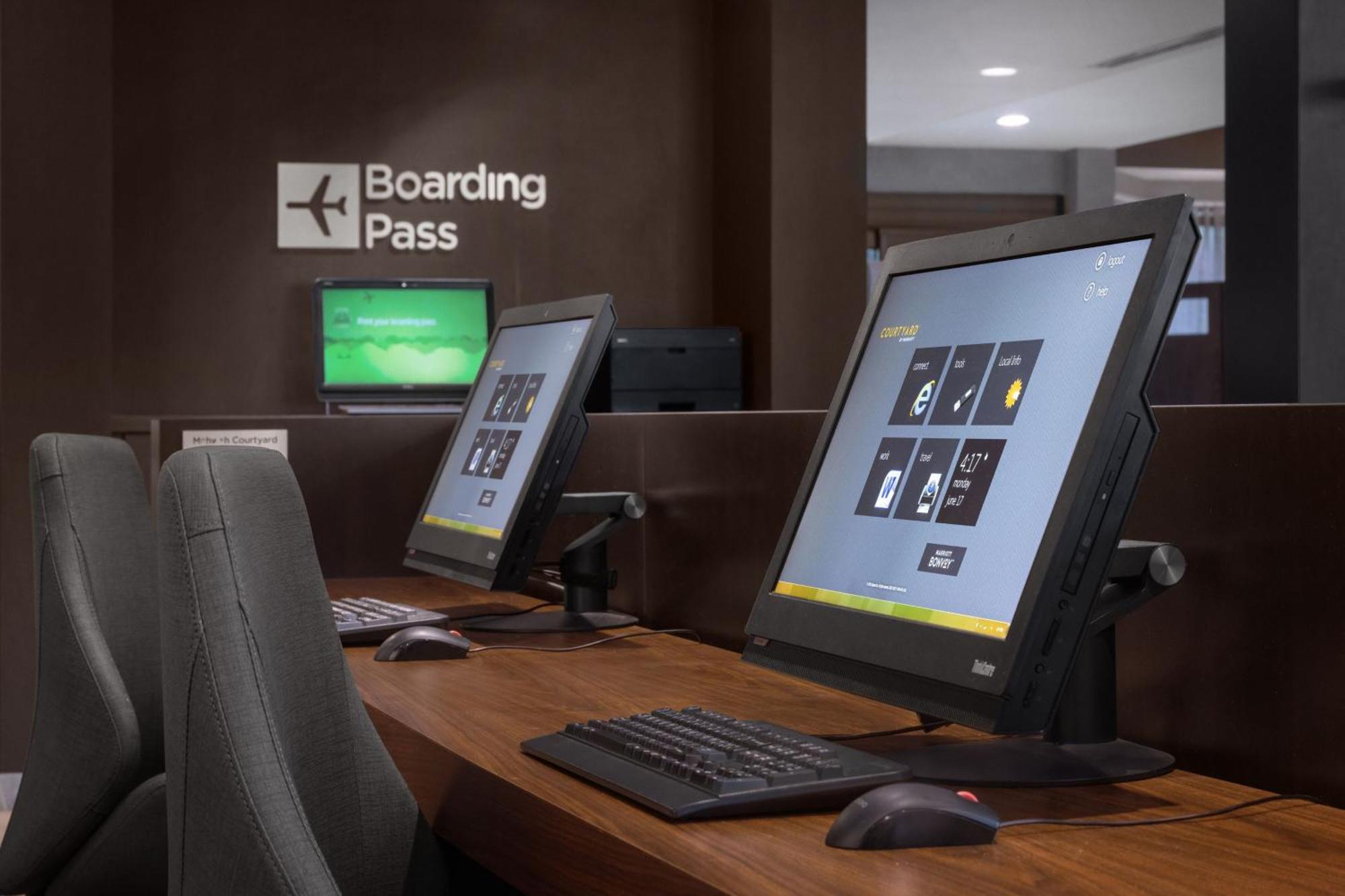 Courtyard By Marriott Mahwah Hotel Екстериор снимка