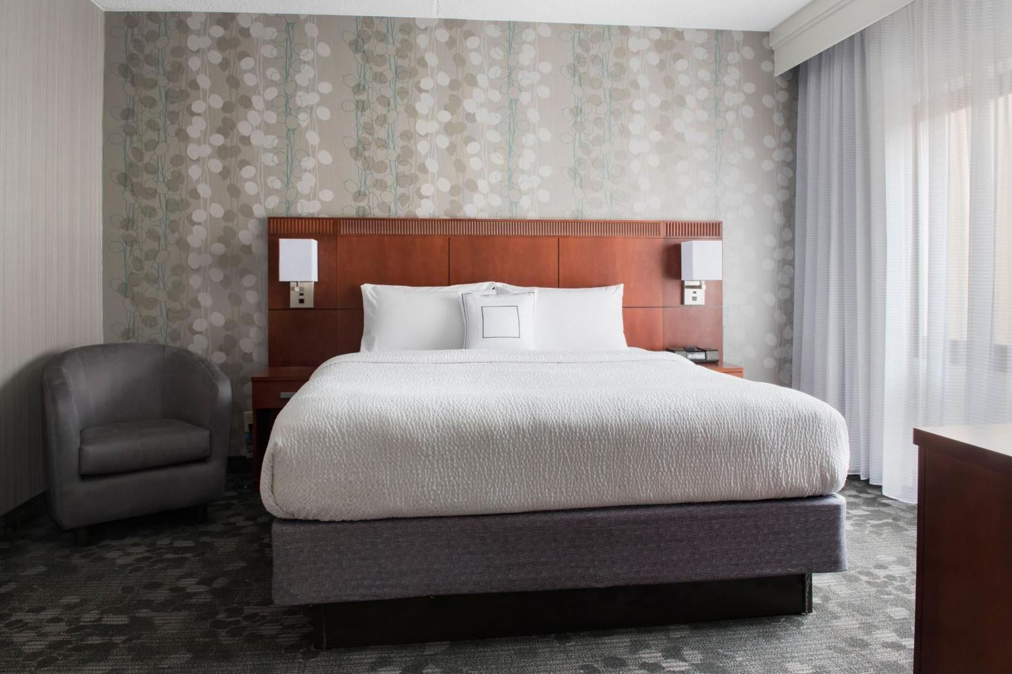 Courtyard By Marriott Mahwah Hotel Екстериор снимка