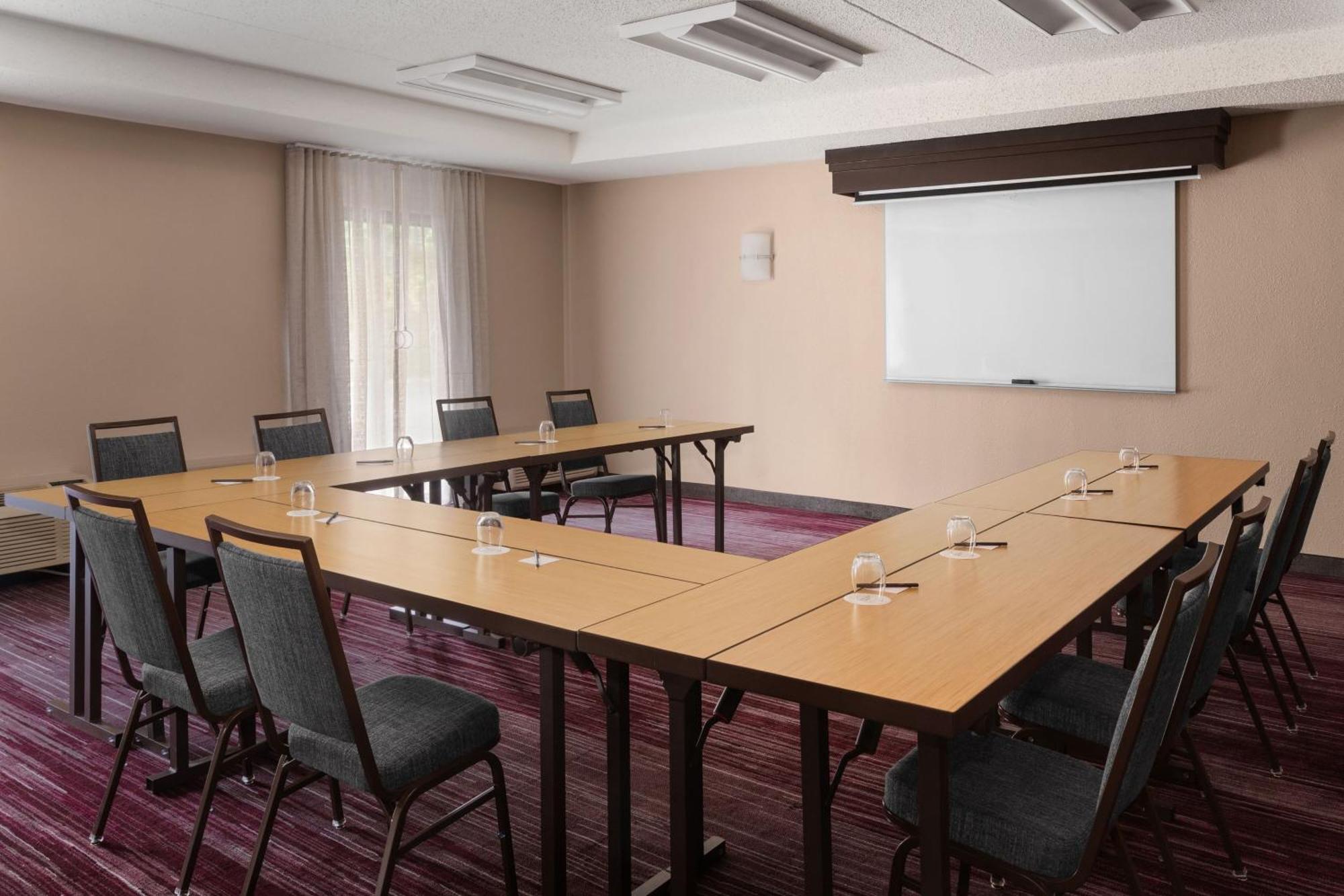 Courtyard By Marriott Mahwah Hotel Екстериор снимка