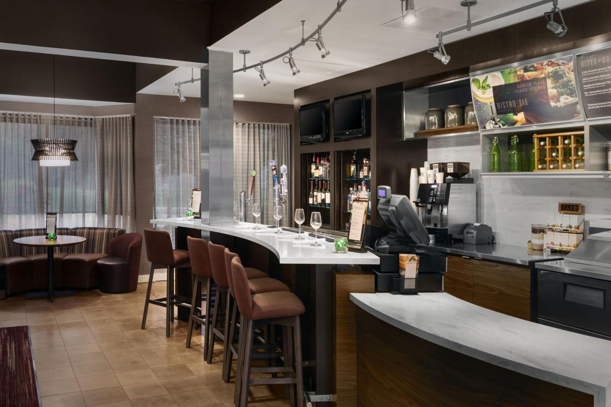Courtyard By Marriott Mahwah Hotel Екстериор снимка