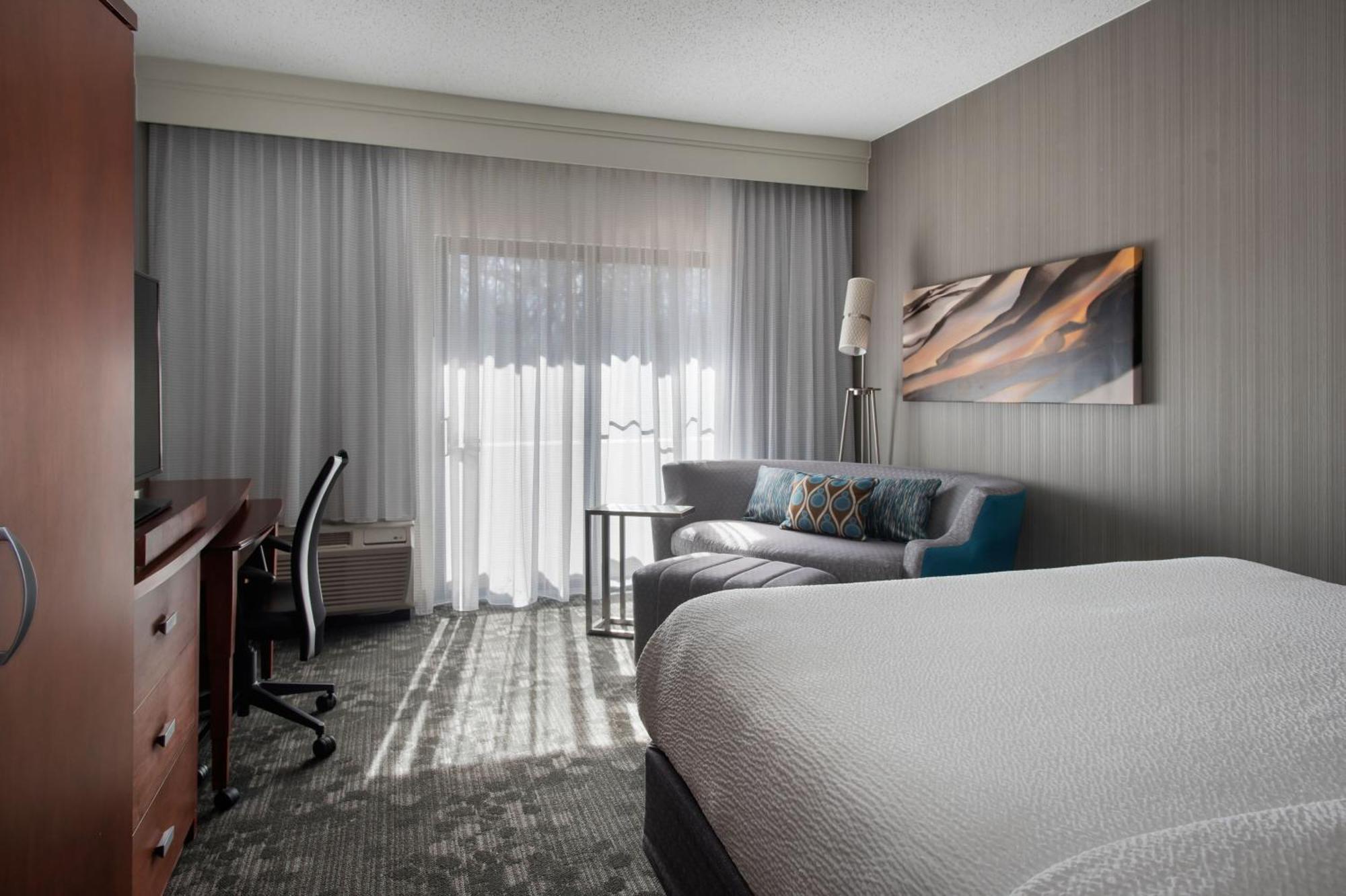 Courtyard By Marriott Mahwah Hotel Екстериор снимка
