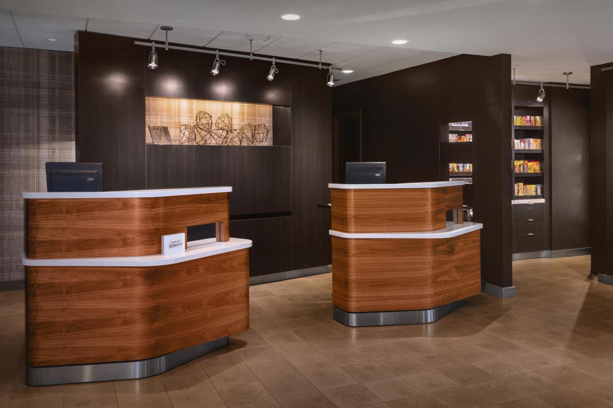 Courtyard By Marriott Mahwah Hotel Екстериор снимка