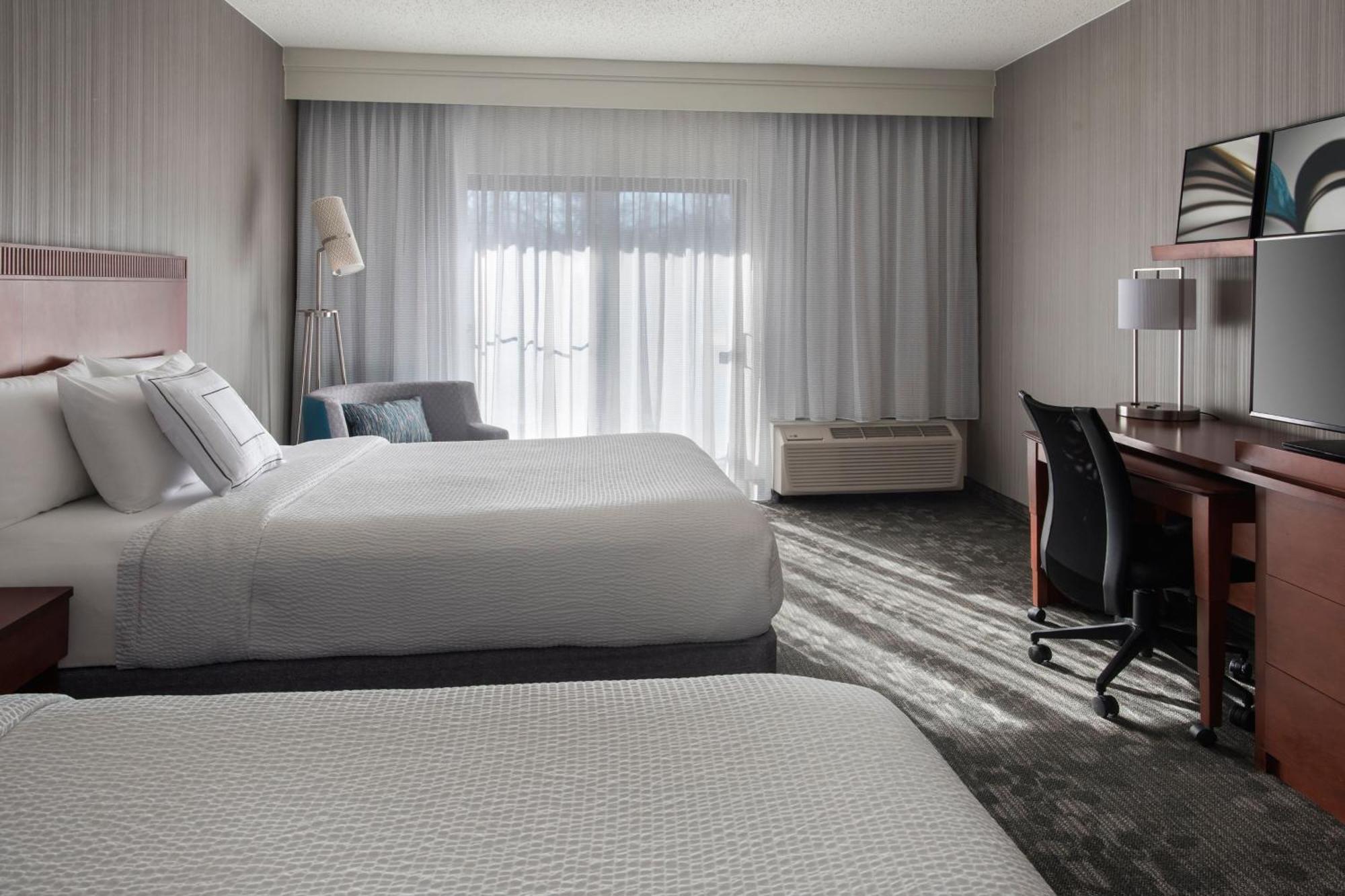 Courtyard By Marriott Mahwah Hotel Екстериор снимка