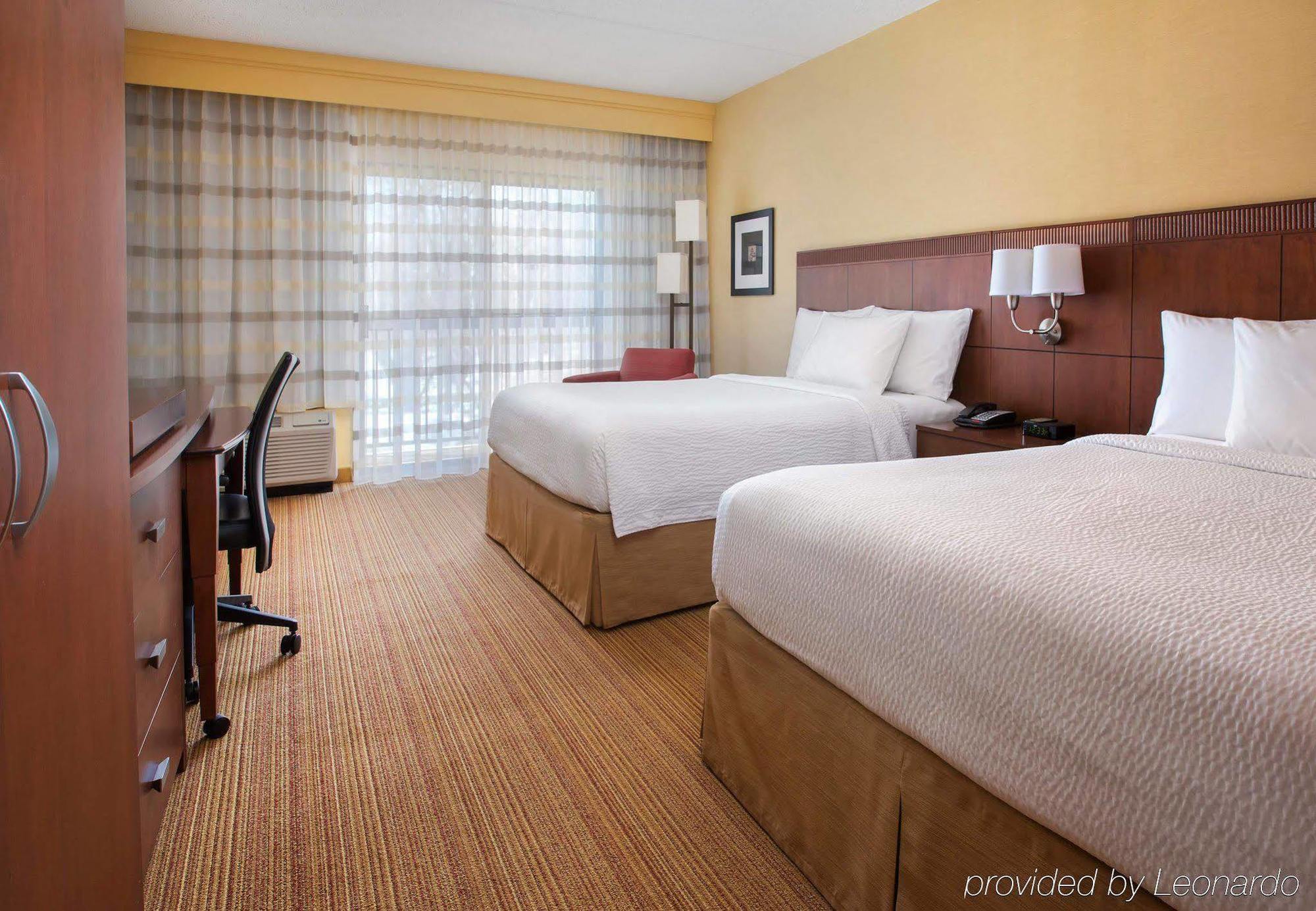 Courtyard By Marriott Mahwah Hotel Екстериор снимка