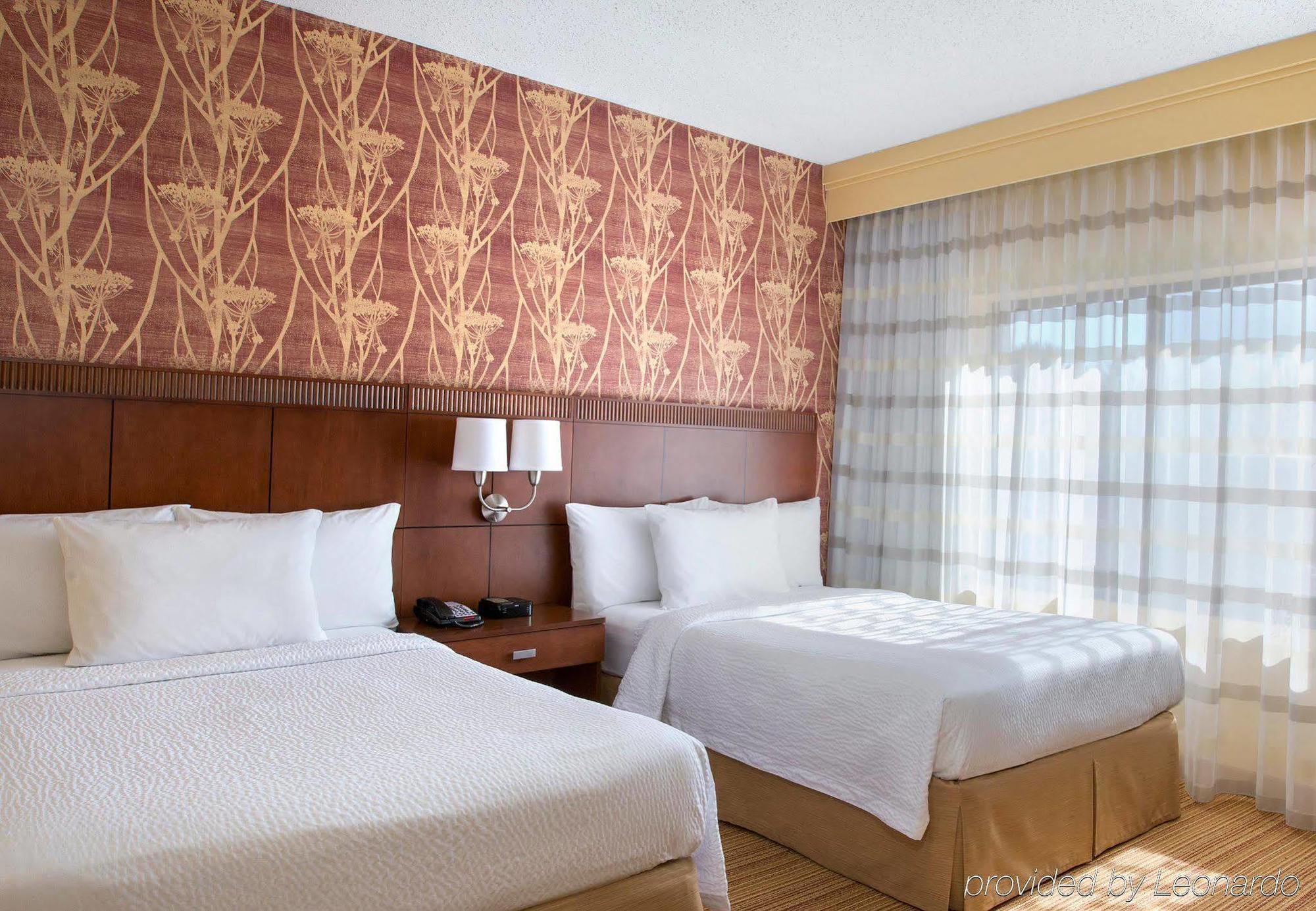 Courtyard By Marriott Mahwah Hotel Екстериор снимка