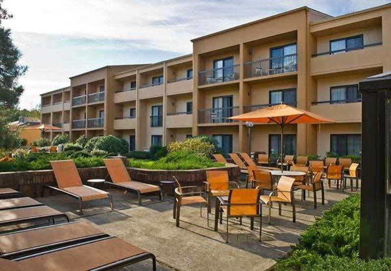 Courtyard By Marriott Mahwah Hotel Екстериор снимка