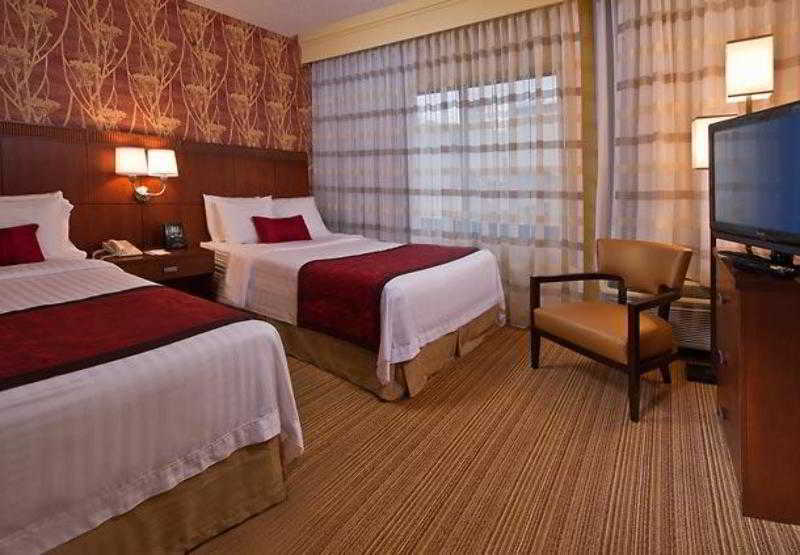 Courtyard By Marriott Mahwah Hotel Екстериор снимка
