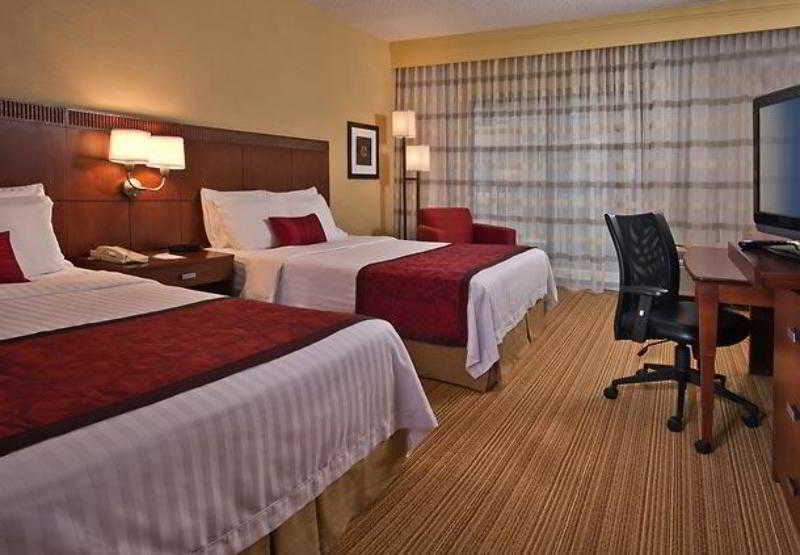 Courtyard By Marriott Mahwah Hotel Екстериор снимка