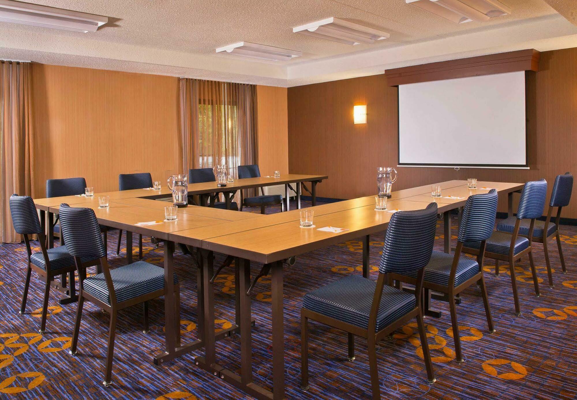 Courtyard By Marriott Mahwah Hotel Екстериор снимка